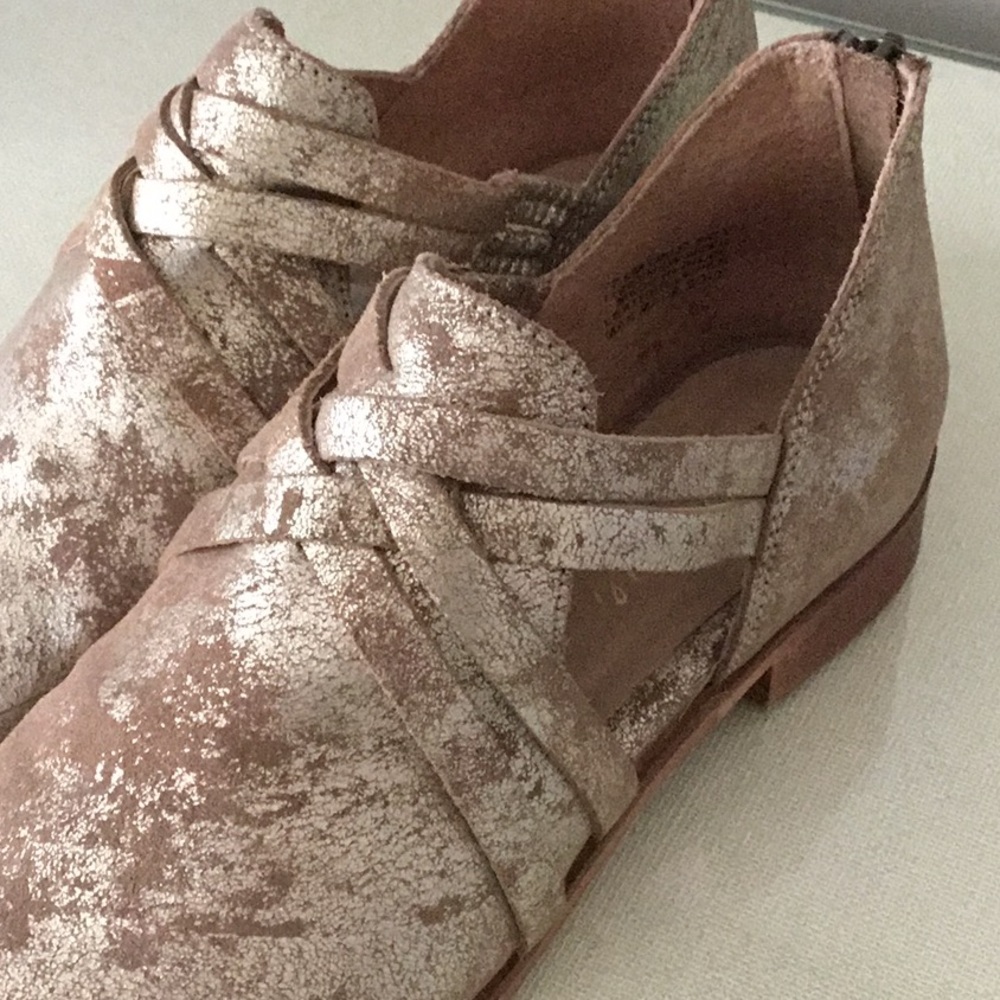 Diva.True Ankle Boot, Booties, Gold/Pewter aged, distressed look. 7.5M